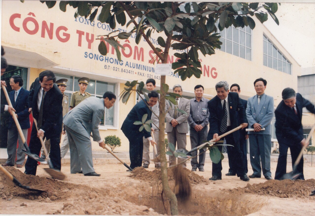 The 22-years-old banyan tree planted by Mr Pham The Duyet